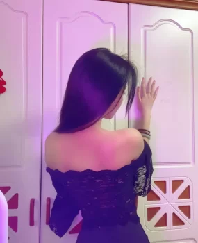 骚丝淫足大长腿车模 逼紧水多操的她嗷嗷叫