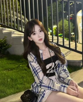 温柔性感舌吻俏佳人  文静