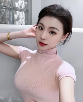 初中老师，外出兼职。