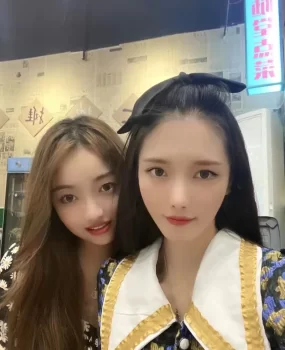 泉州艺校极品校花前凸后翘 紧白粉