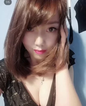 木槿西二环制服中项，vr眼镜挺有意思