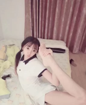 极品服务系嫩妹