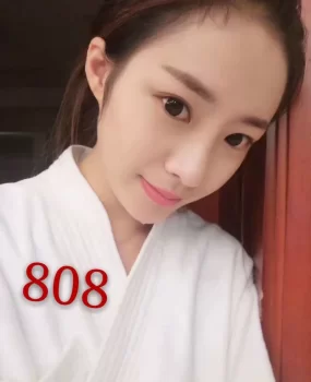 巨乳丰臀，刚来北京小妹妹