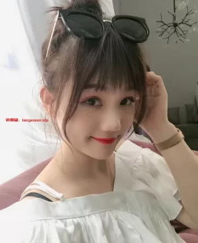 清纯美女初做兼职