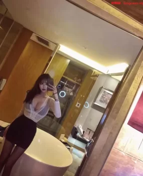 湖州，气质嫩模的大奶子你敢摸吗？